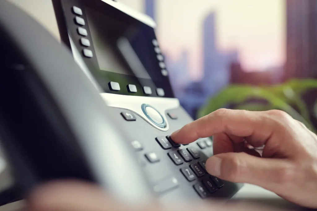 VoIP-Telefon im Büro – moderne Telefonanlage von UNEQ-IT